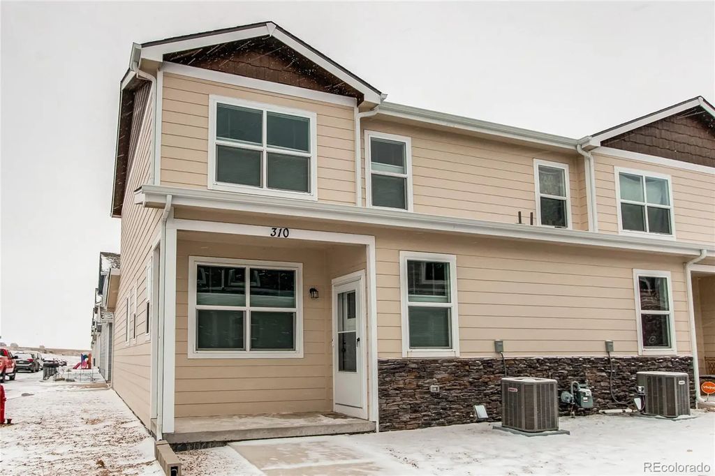 310 S 4 Court, Deer Trail