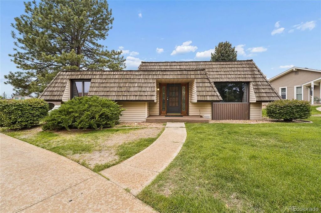32 Douglas Drive S, Broomfield