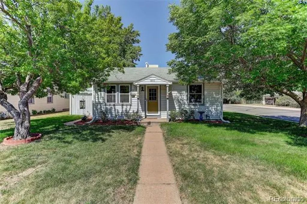 901 S Locust Street, Denver