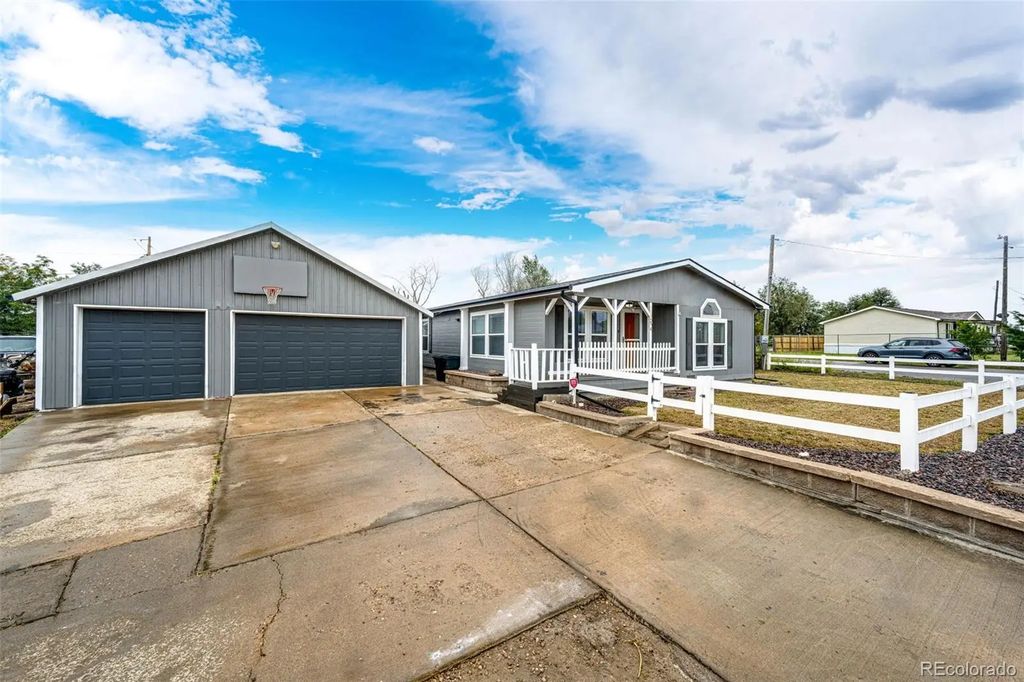 394 S Owens Street, Byers