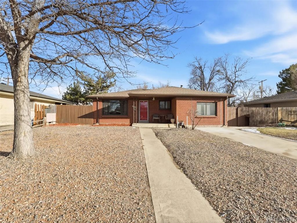 3206 Vaughn Street N, Aurora