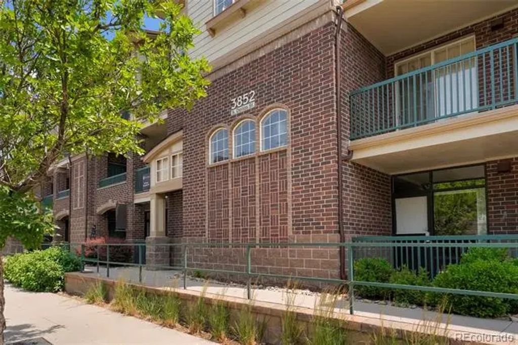 3852 S Dallas Street 8-205, Aurora