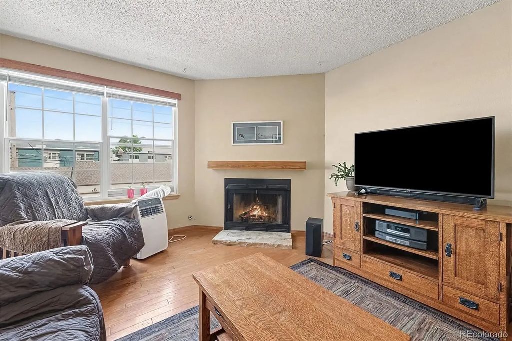5706 W Asbury Place 202, Lakewood