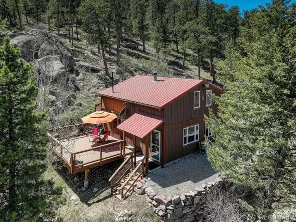 760 Hickory Drive, Lyons