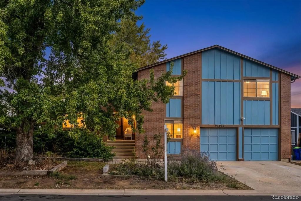 19495 E Floyd Avenue, Aurora