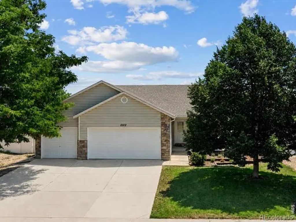 6912 Carlyle Lane, Wellington