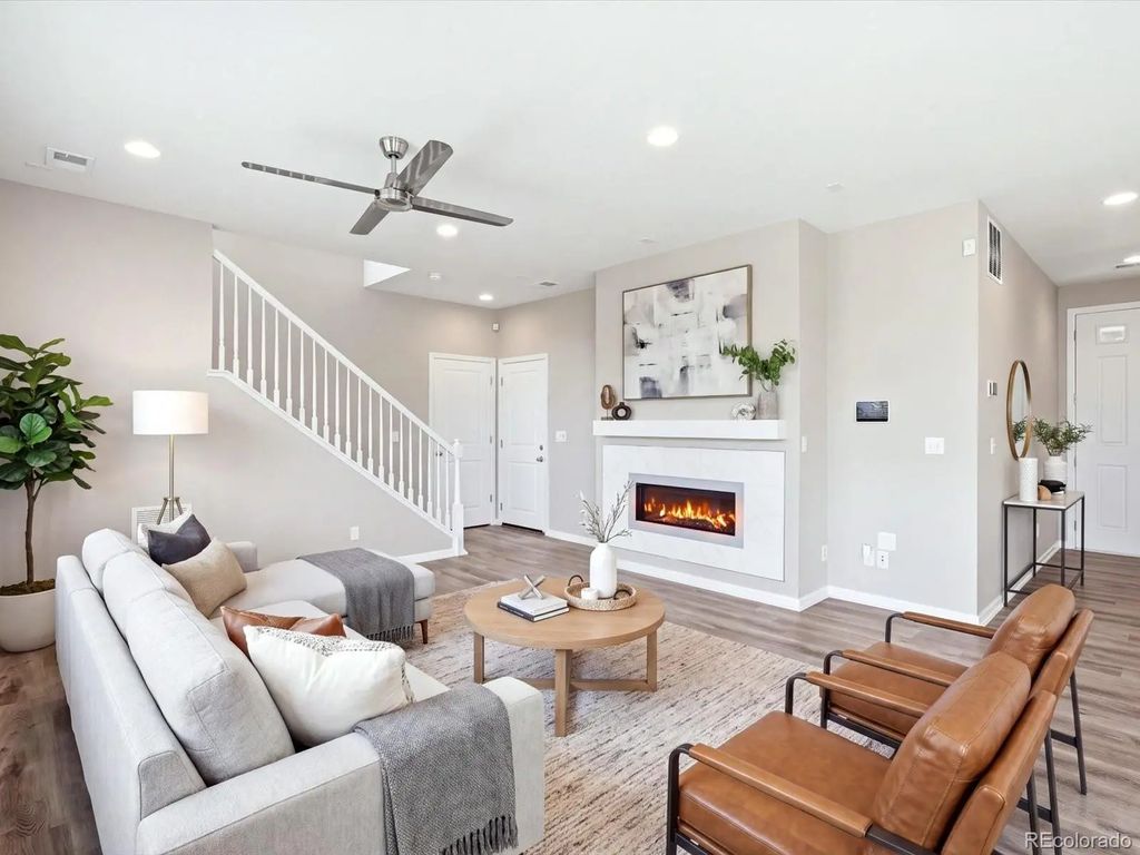 206 S Kewaunee Way, Aurora