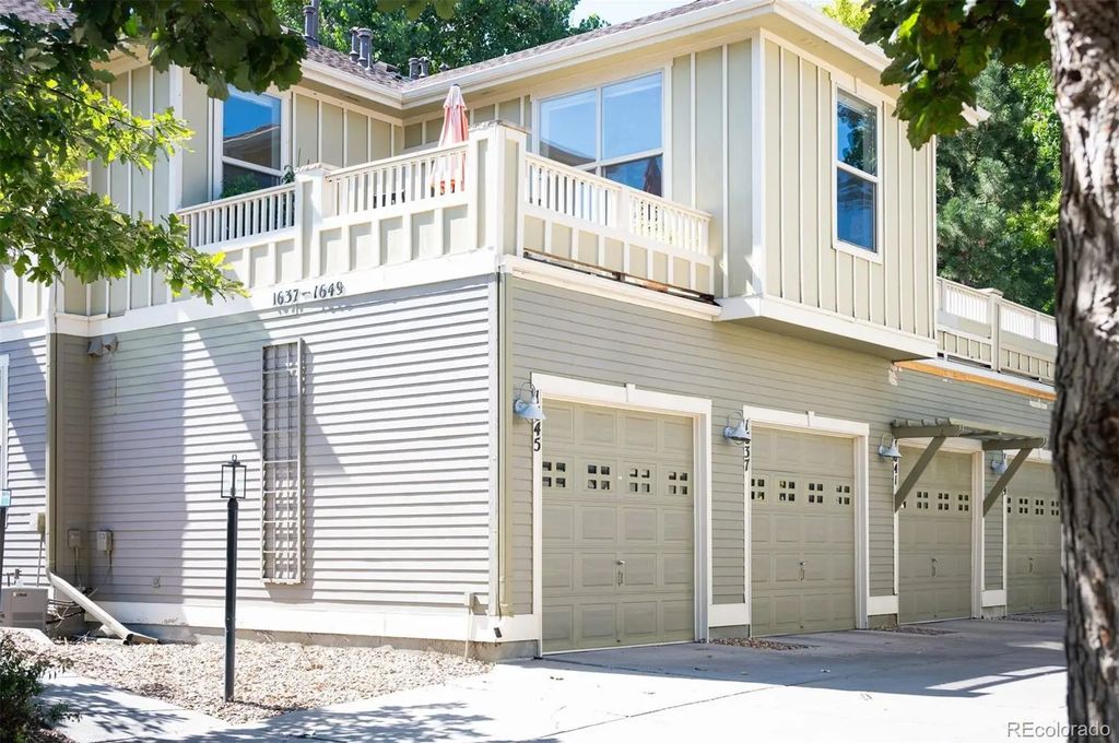 1645 Ames Court 39, Lakewood