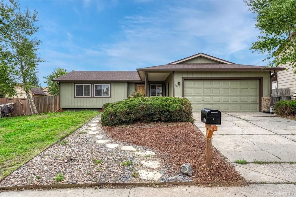 1050 S Waco Way, Aurora