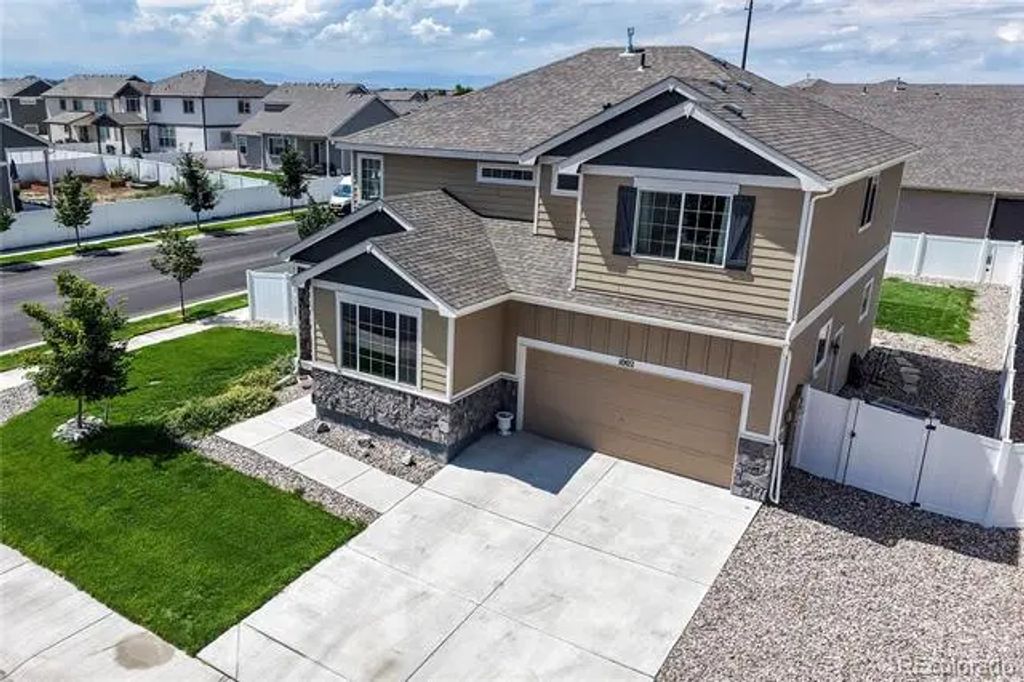 1002 Maplebrook Drive, Windsor