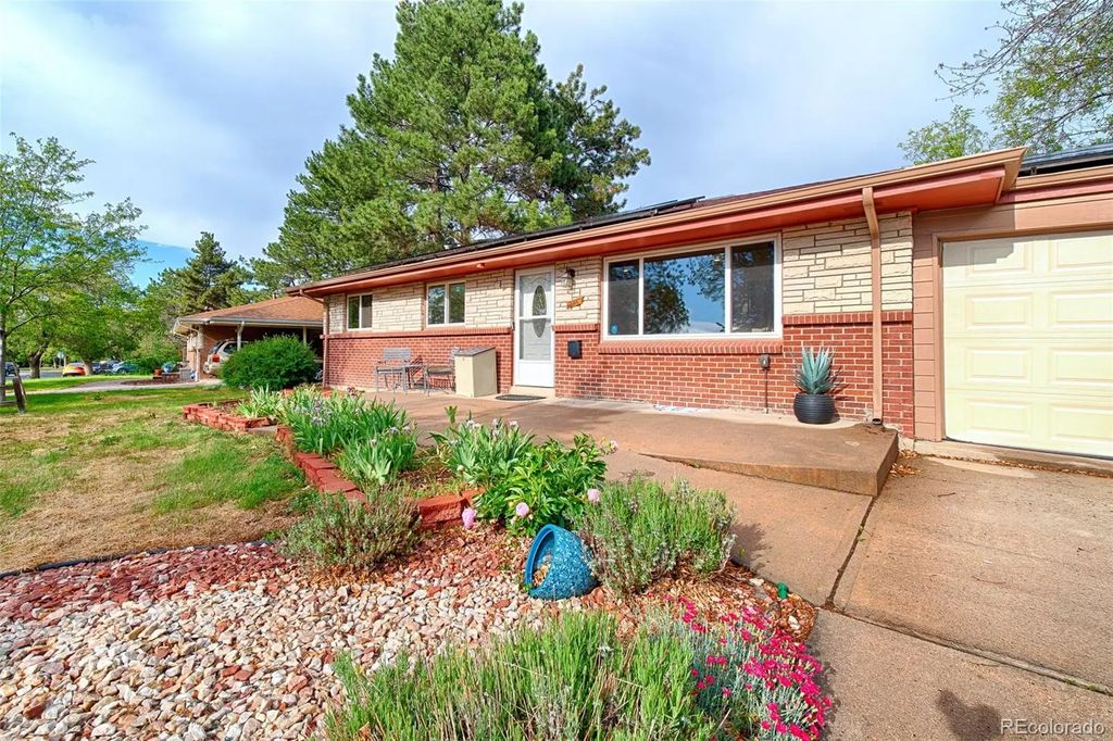 246 Lansing Street, Aurora