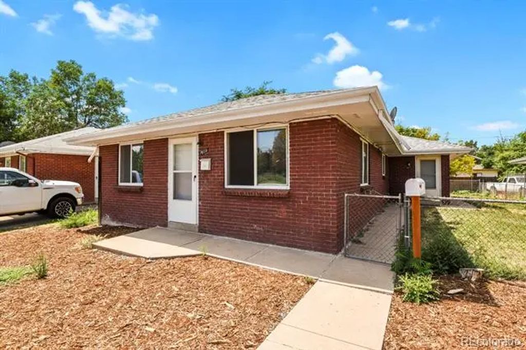 1609 & 1611 Oswego, Aurora
