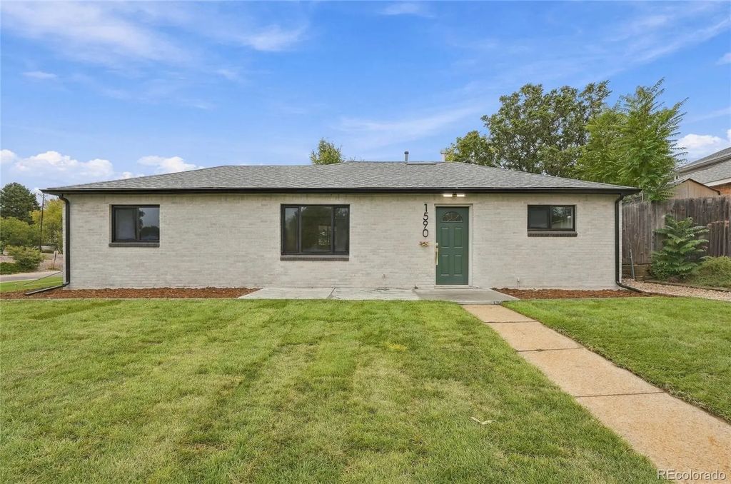 1590 Oak Place, Thornton
