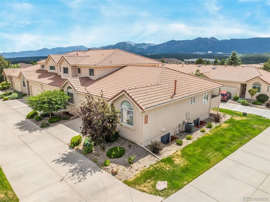 214 Luxury Lane, Colorado Springs