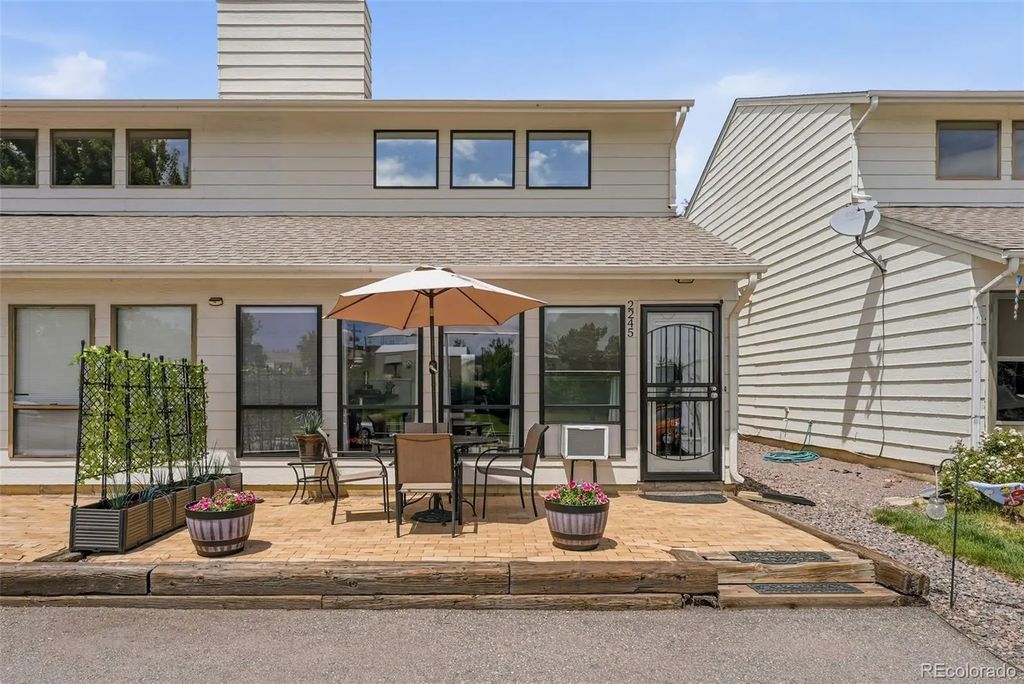 2245 W Vassar Avenue, Englewood
