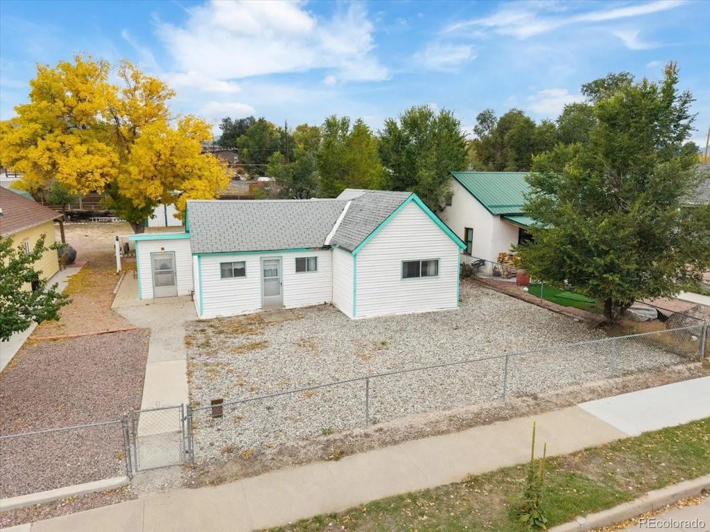 813 W 2nd Street, Salida