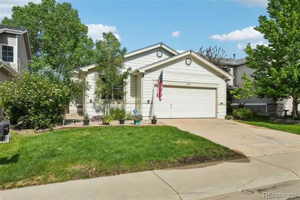 5943 S Waco Court, Aurora
