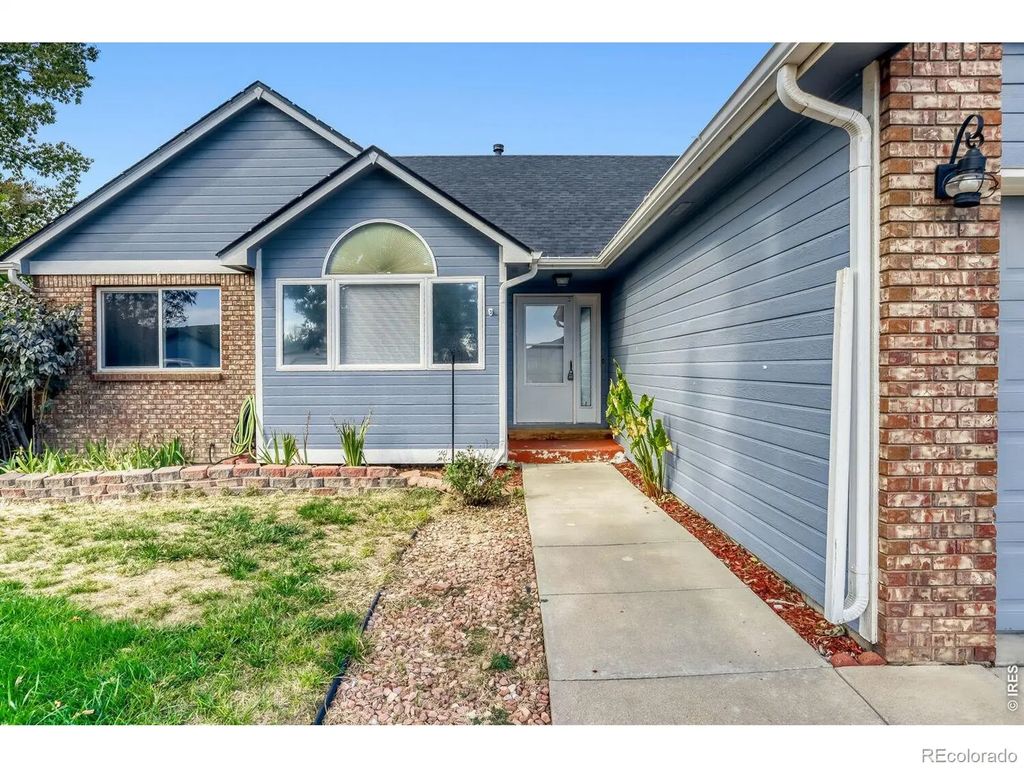 705 Country Acres Drive, Johnstown