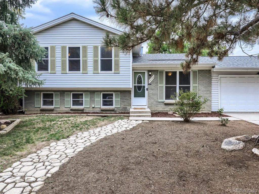16398 E Warren Avenue, Aurora