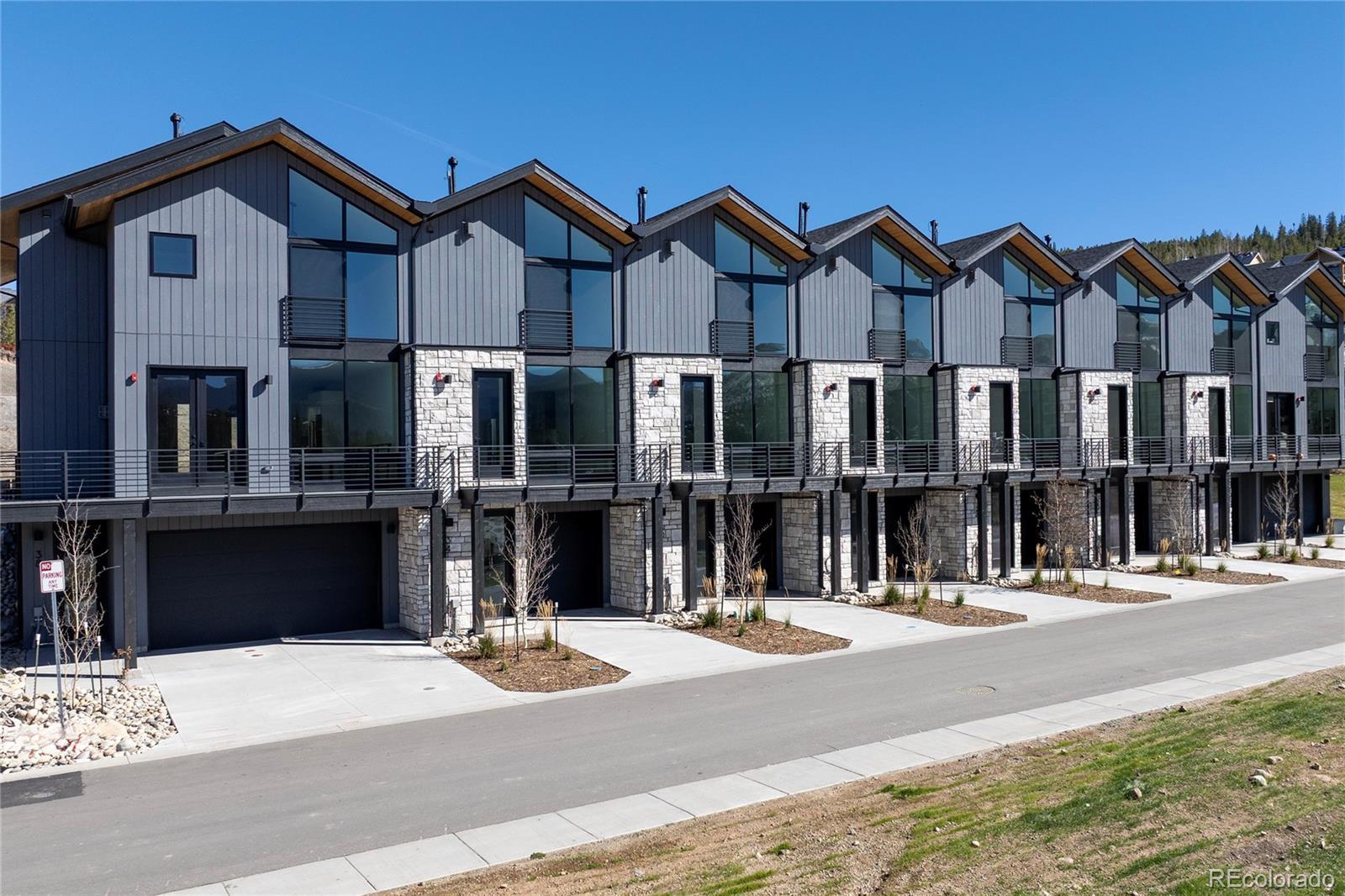 Photo of Listing #1596152