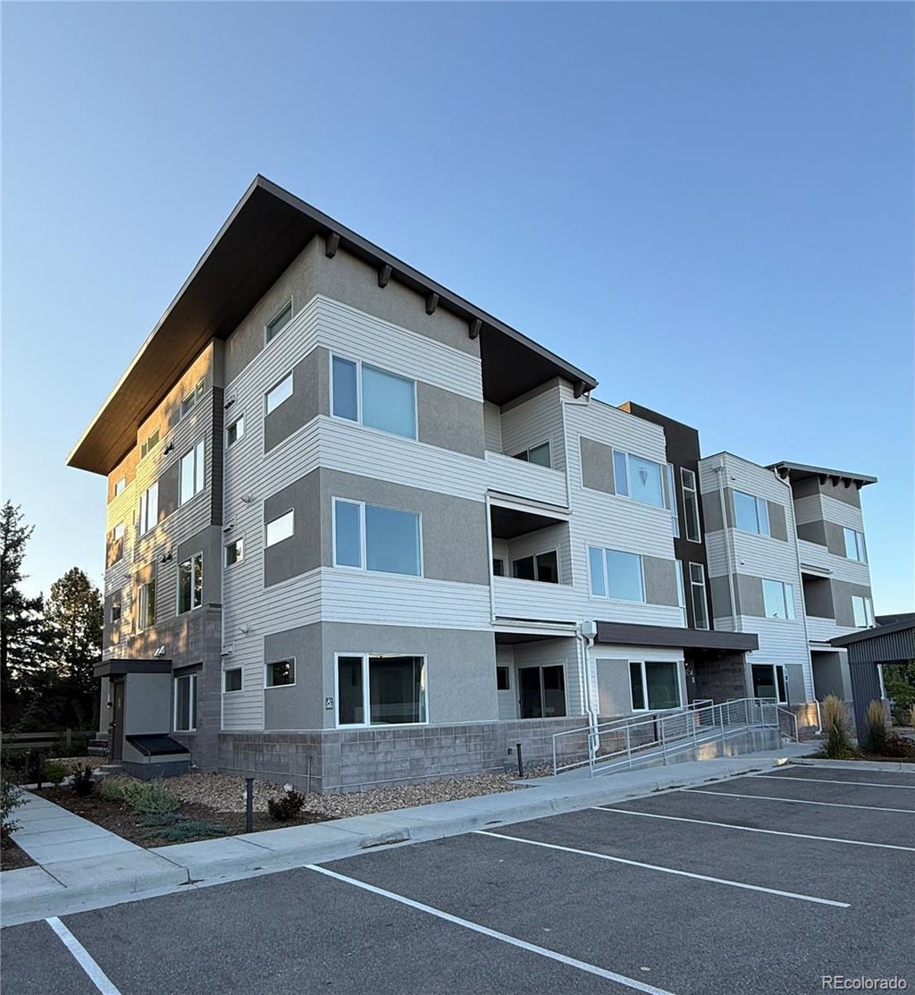 1304 Snowberry 202, Louisville