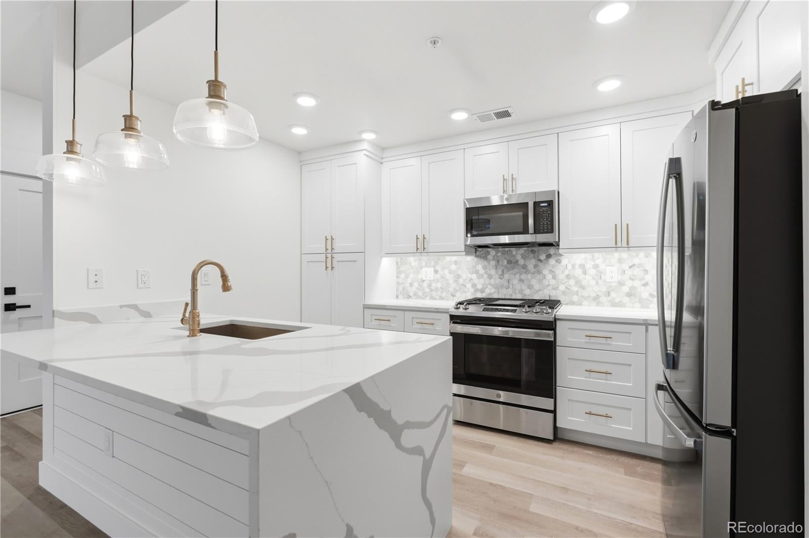 Photo of Listing #1704090