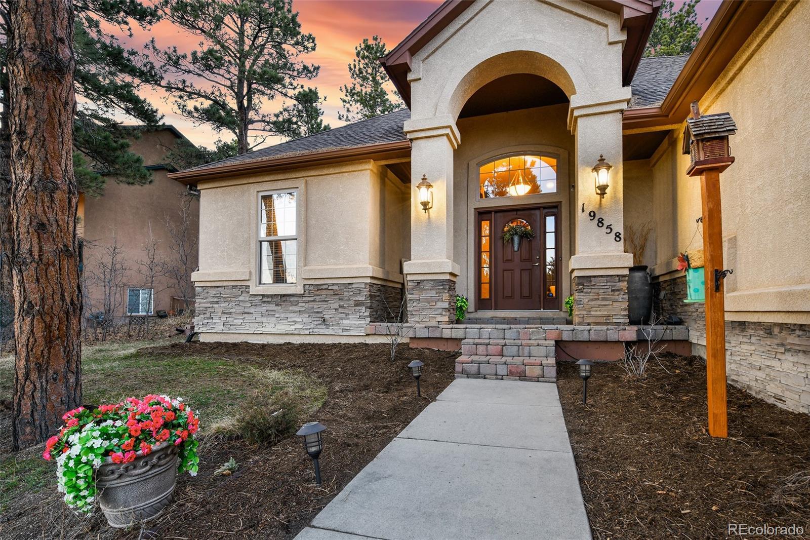 Photo of Listing #1733611