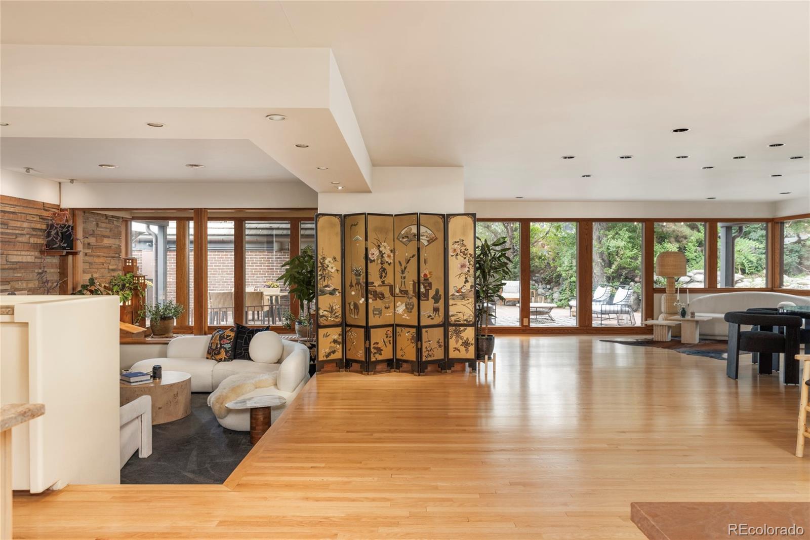 Photo of Listing #1825103