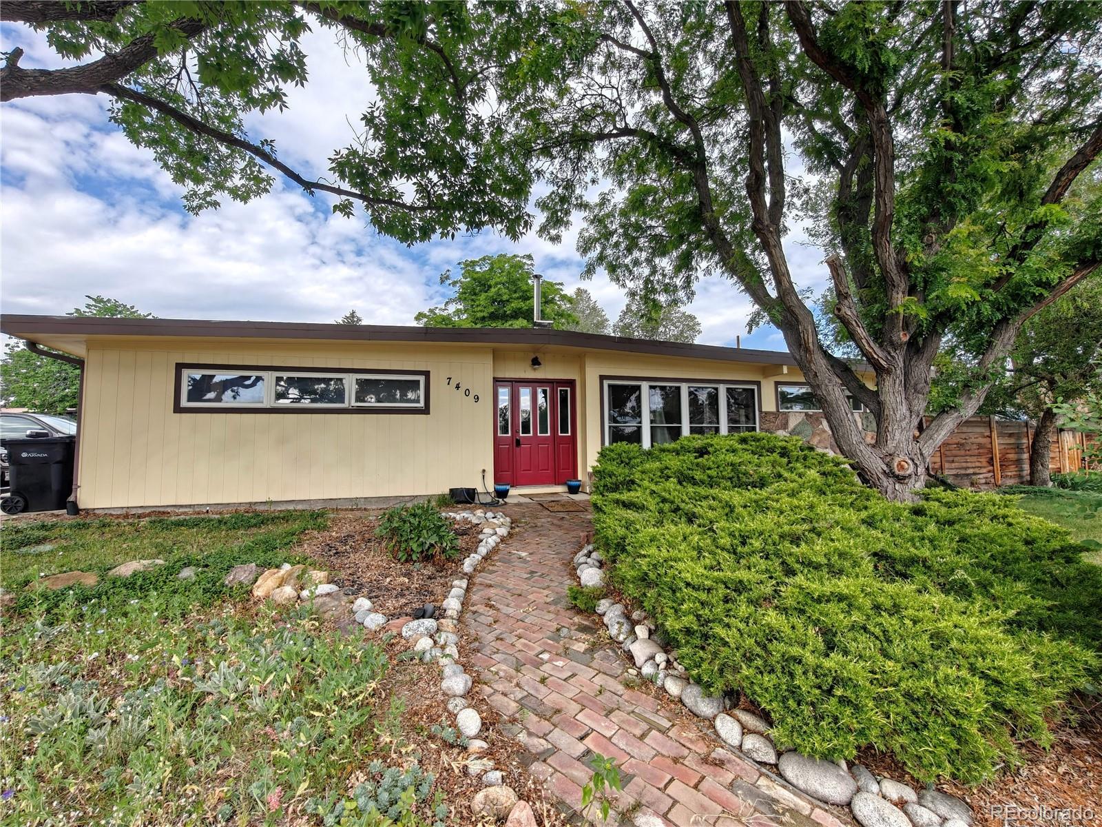 Photo of Listing #1825494