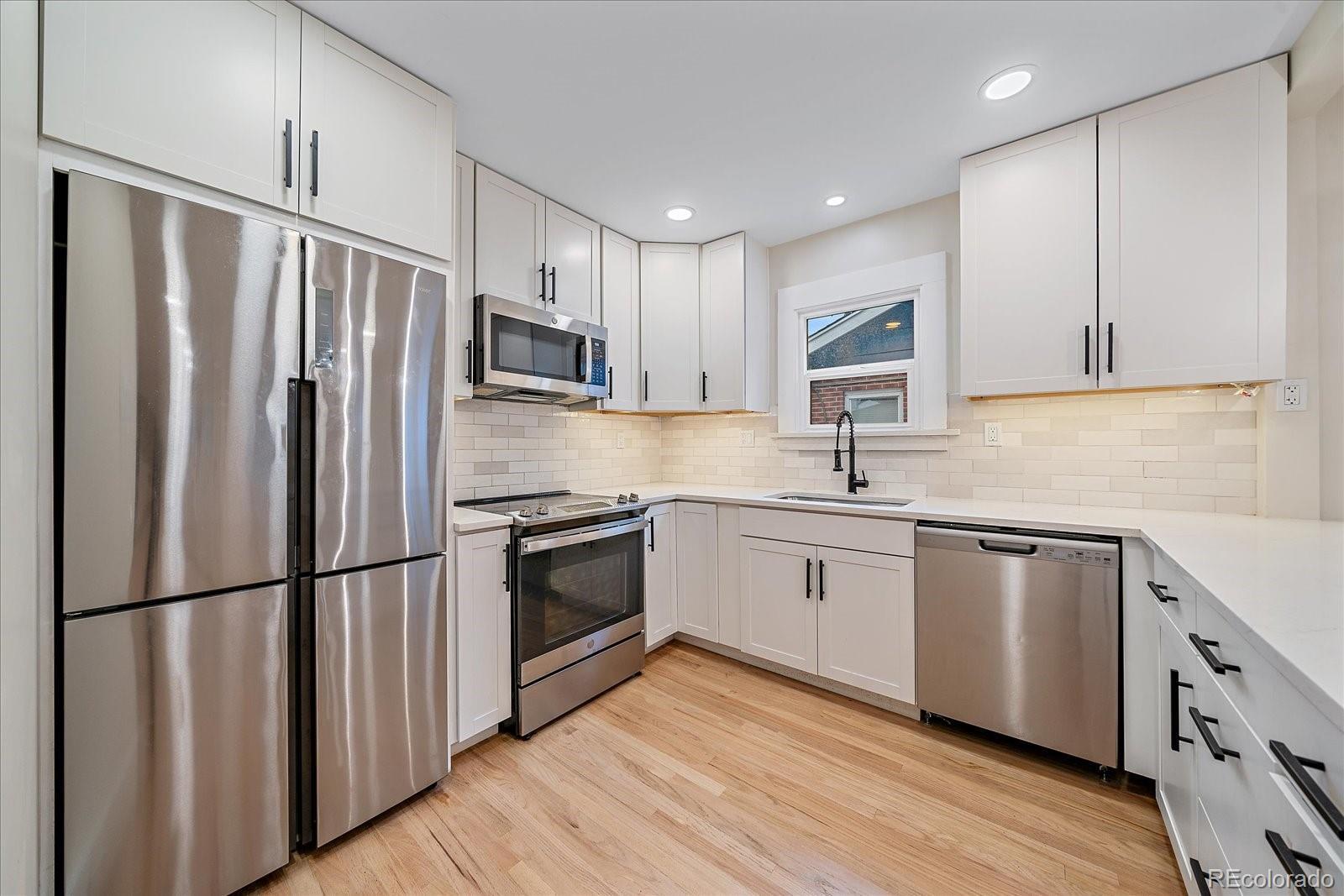 Photo of Listing #1890516