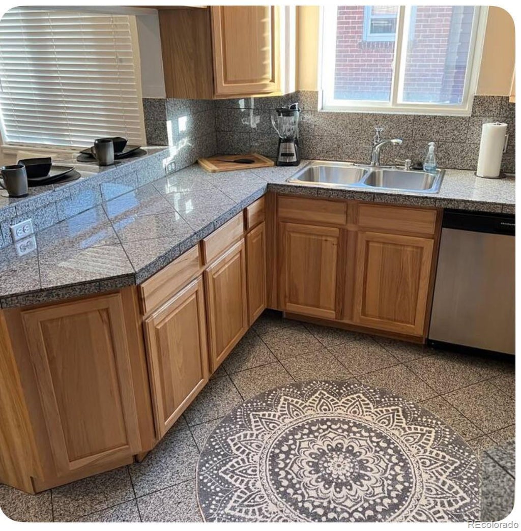 2261 S Lincoln Street, Denver