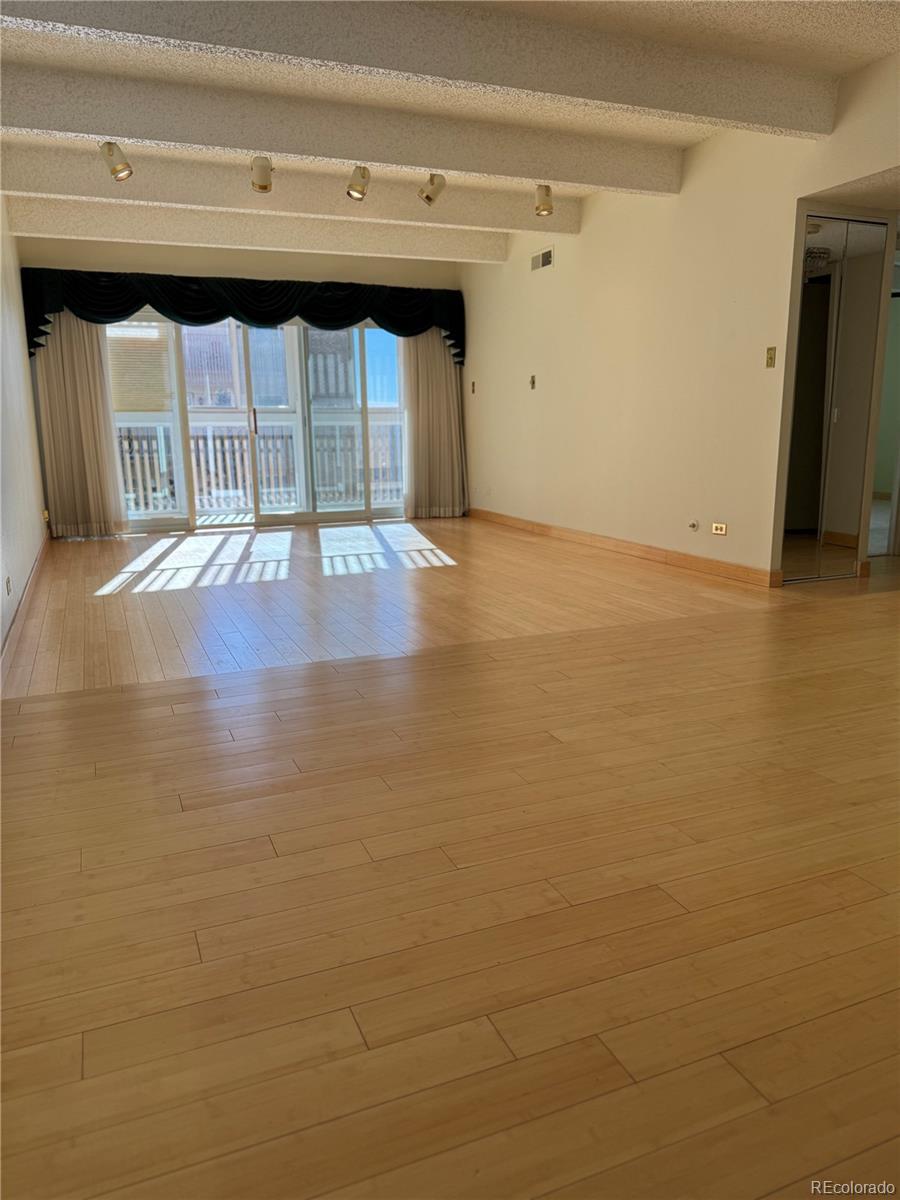 Photo of Listing #1898219