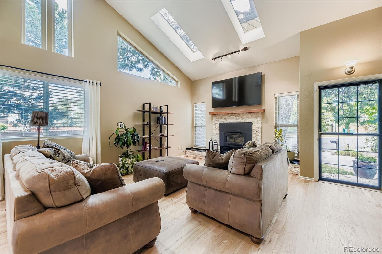 Photo of Listing #2007344