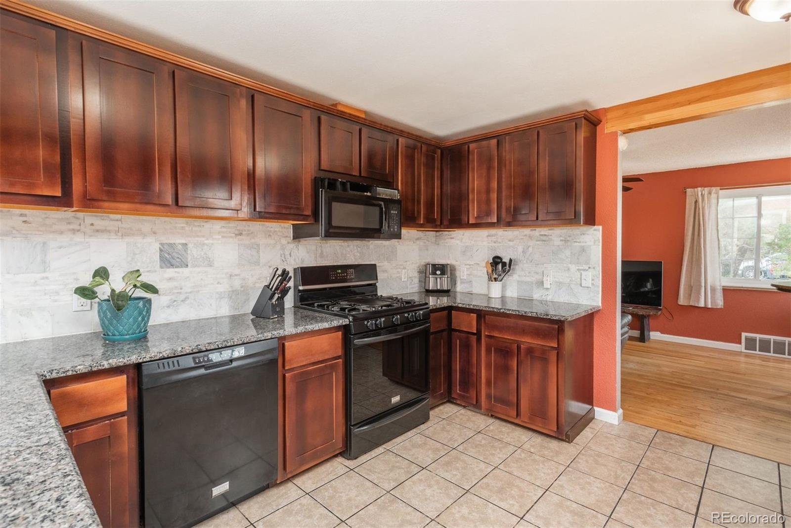 Photo of Listing #2024432