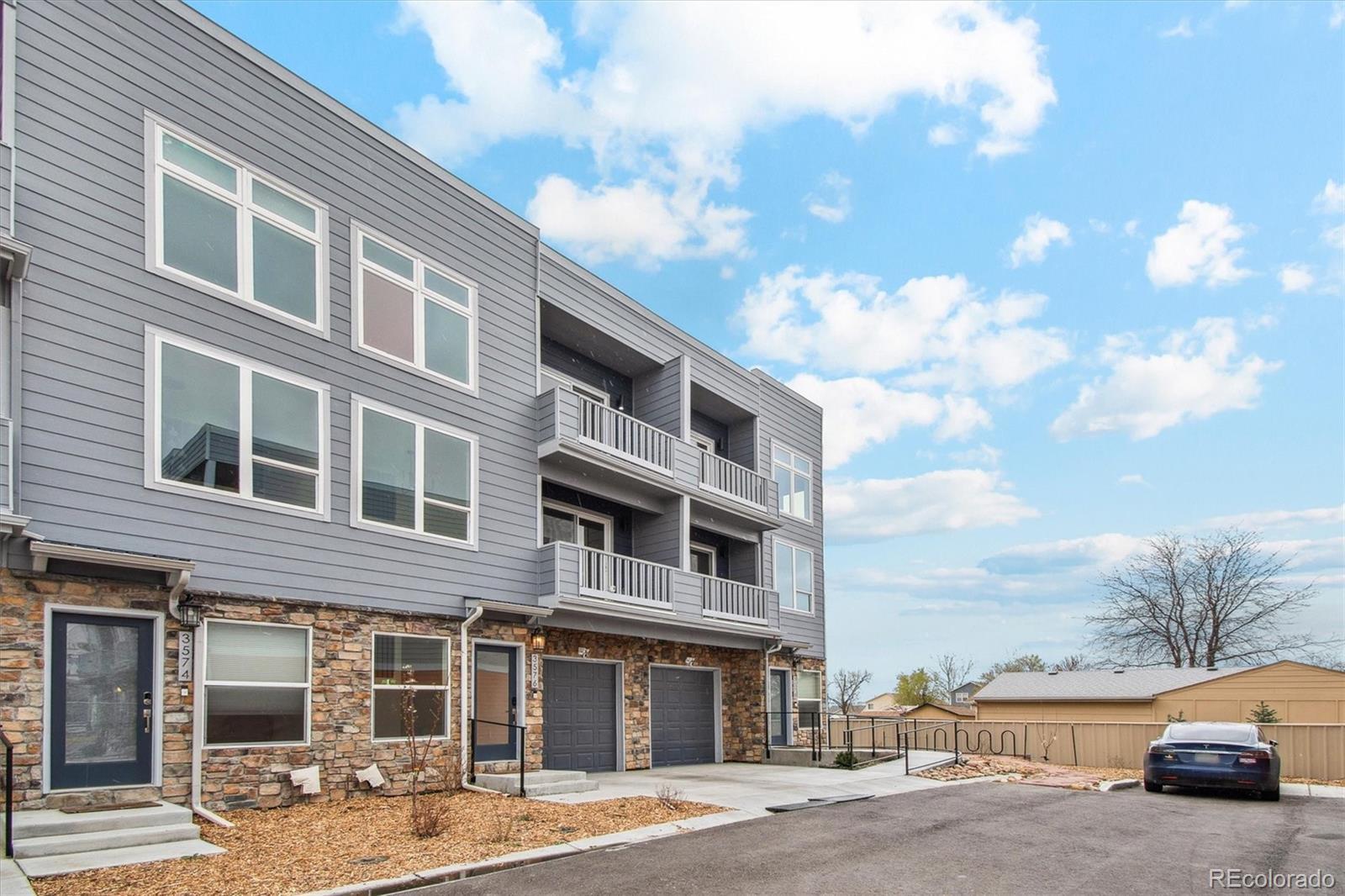 Photo of Listing #2095395