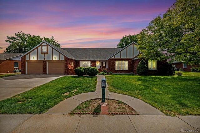 909 Fairhurst Street, Sterling