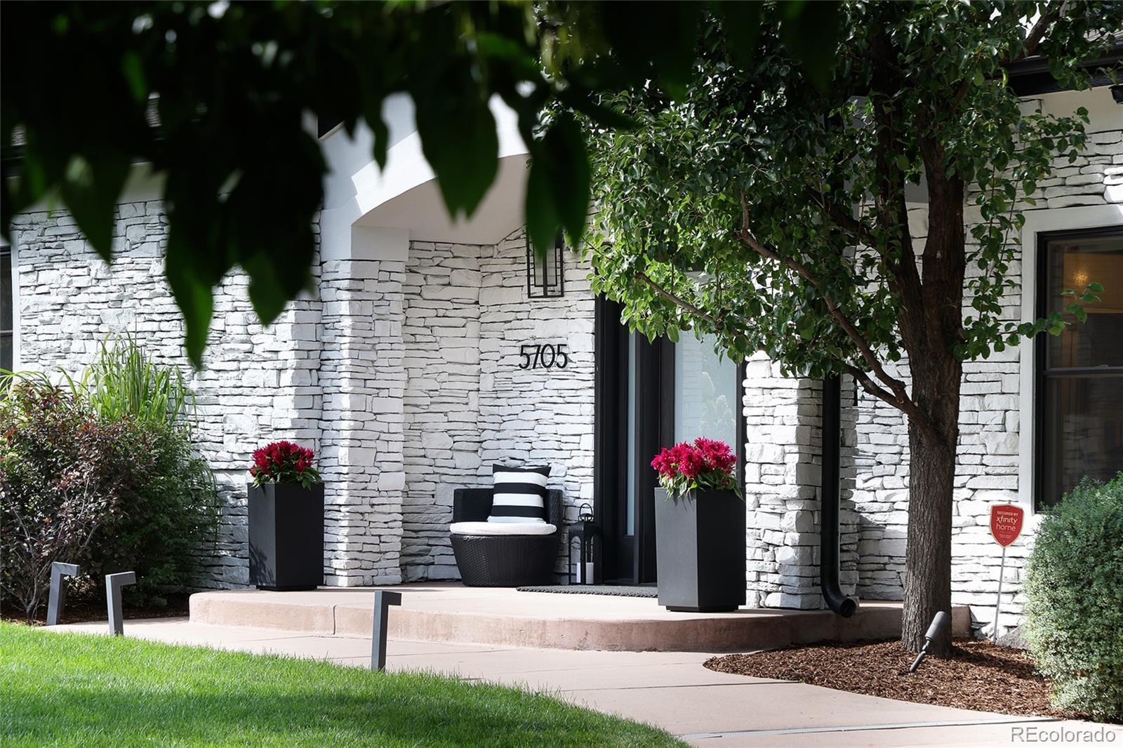 Photo of Listing #2371830