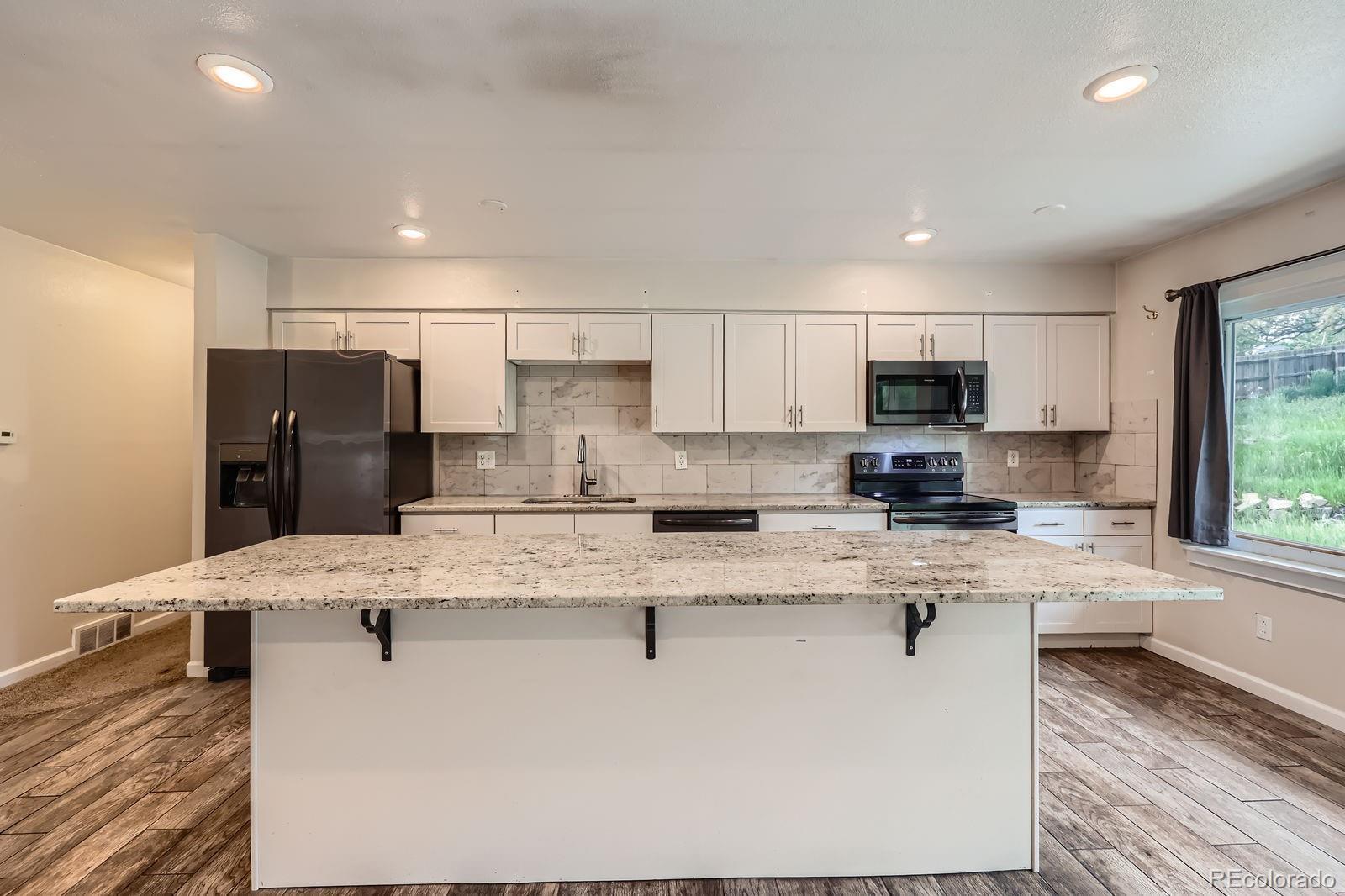 Photo of Listing #2390151