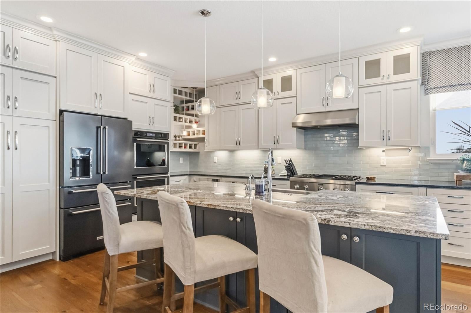 Photo of Listing #2411543