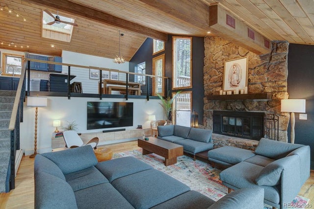 45 Oak Way, Evergreen