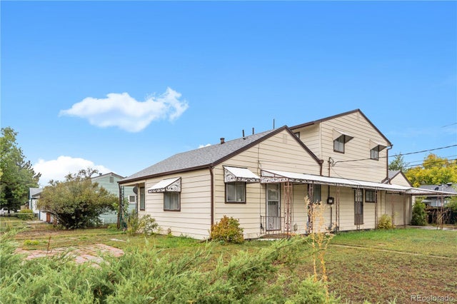 995 Newark Street, Aurora