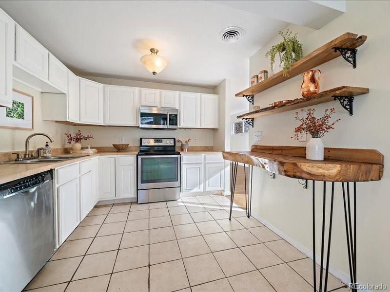 Photo of Listing #3255916