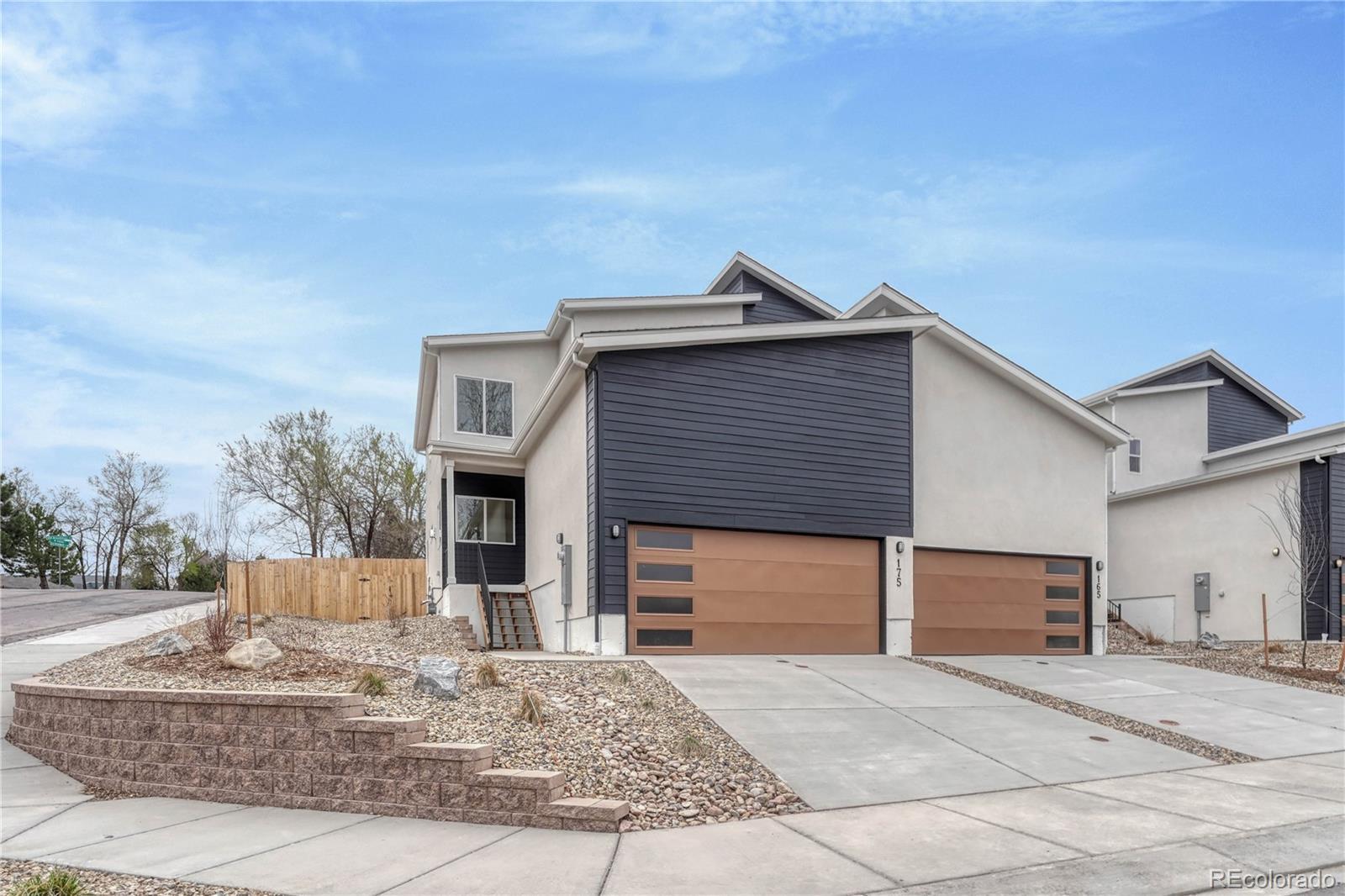 Photo of Listing #3370901