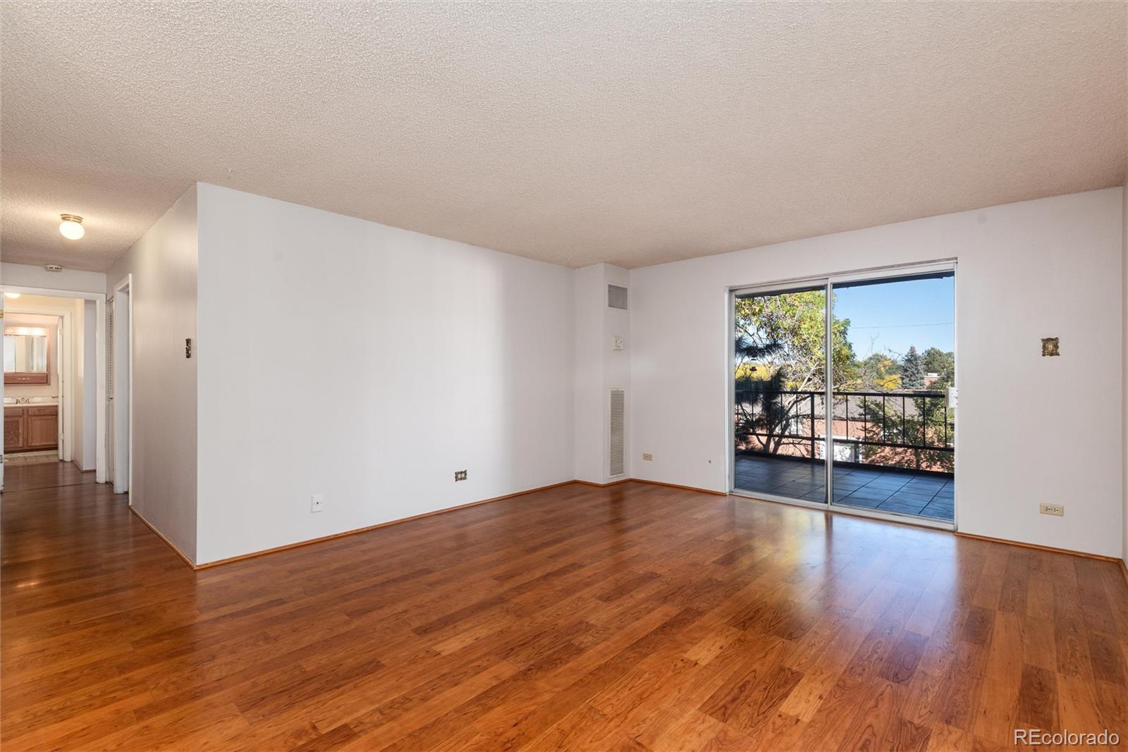 Photo of Listing #3685466