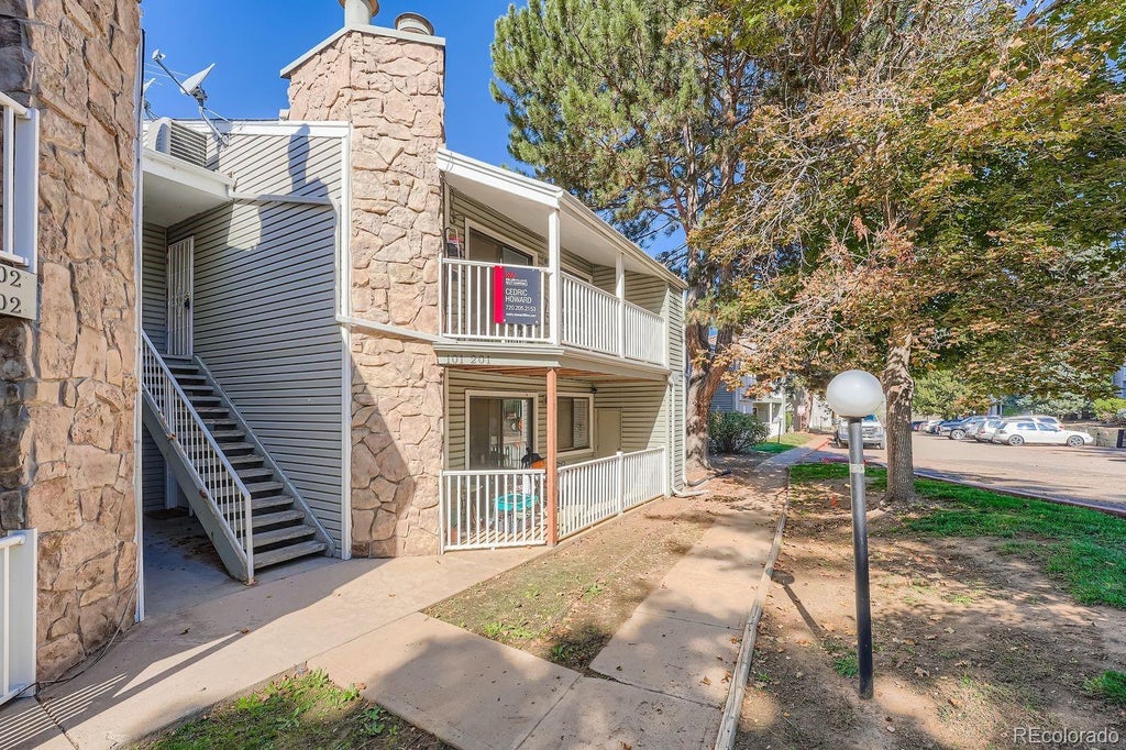 908 S Walden Way 201, Aurora