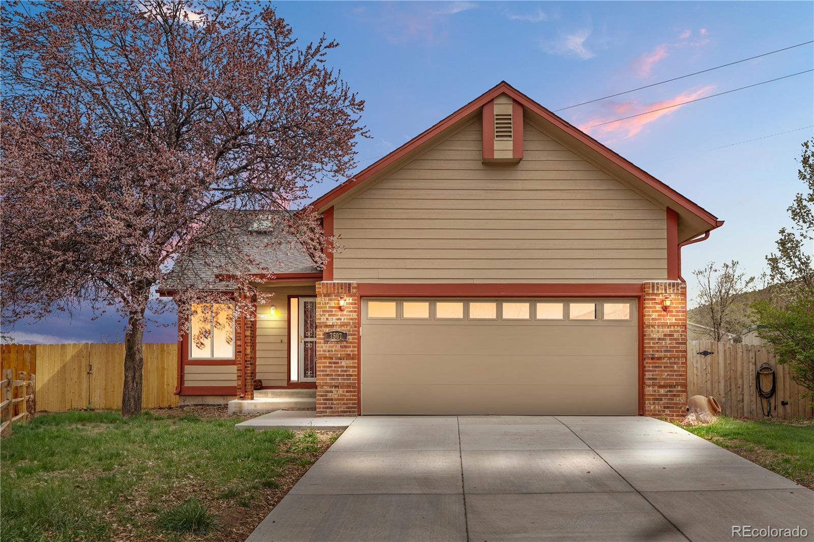 Photo of Listing #3878813