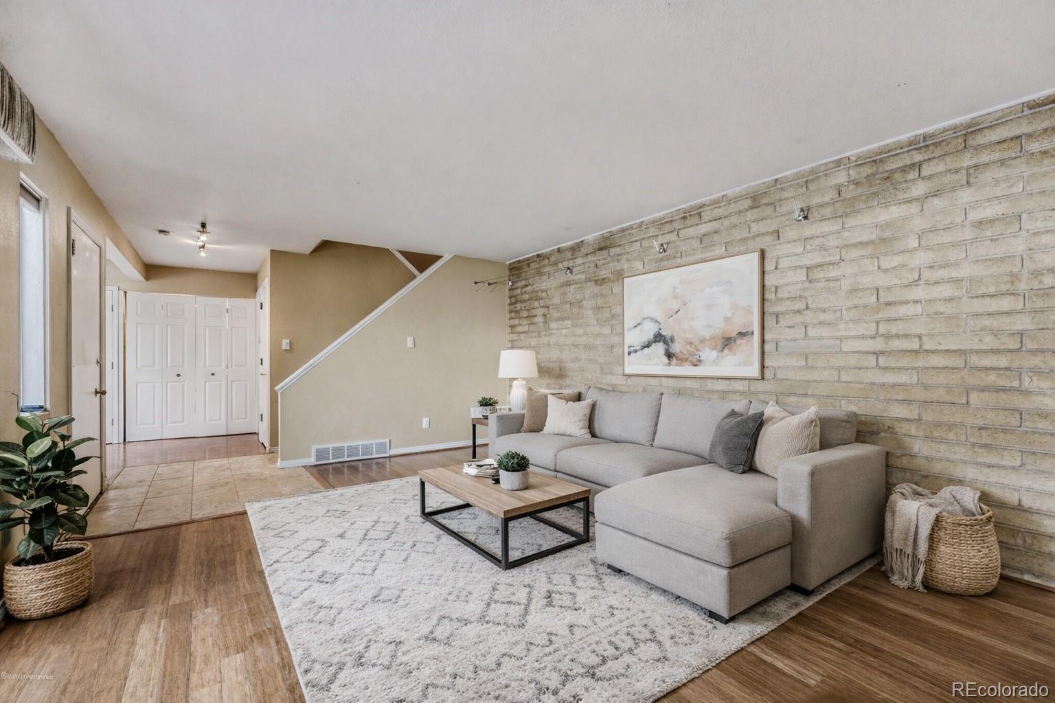 Photo of Listing #3883536