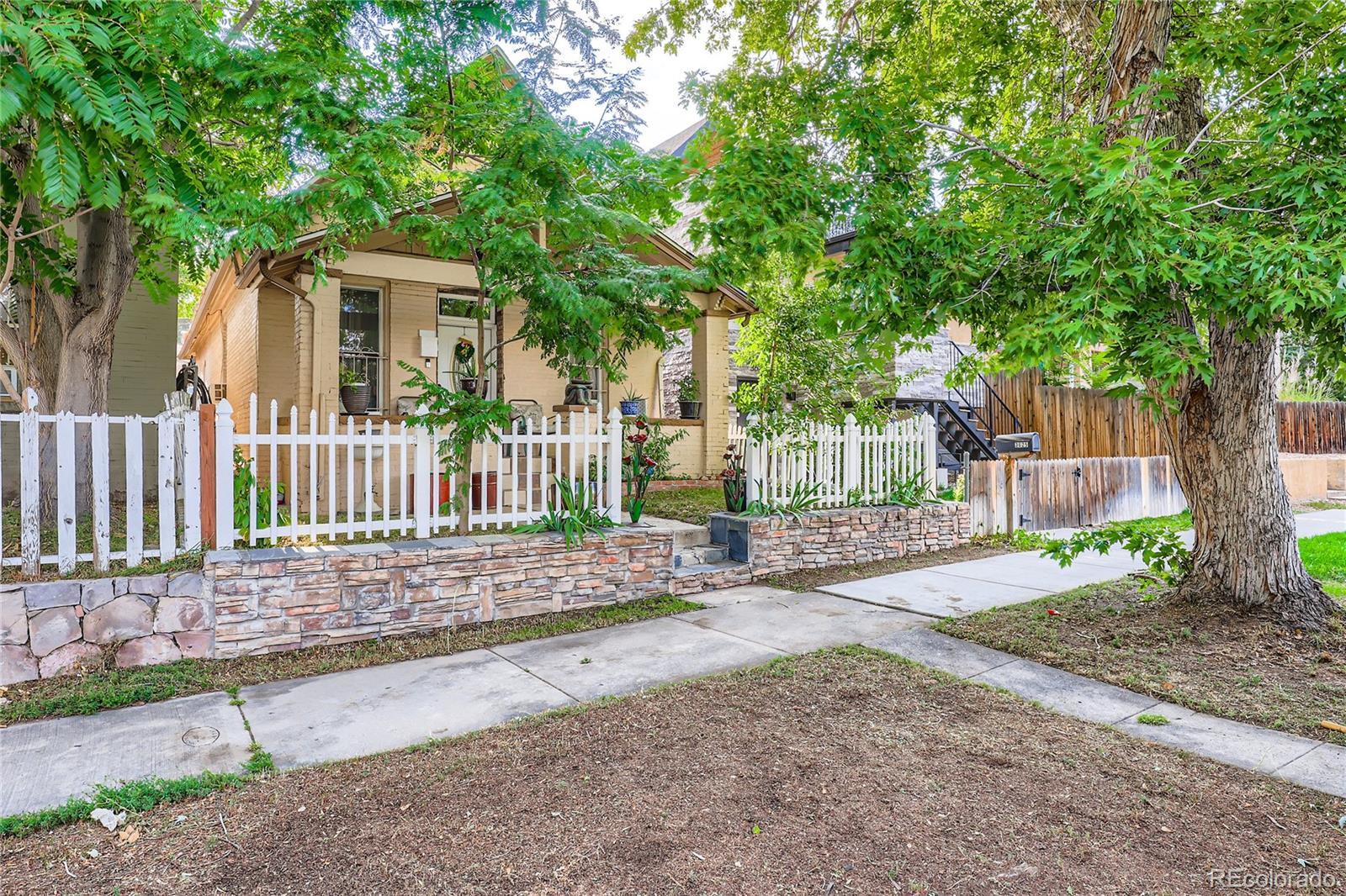 Photo of Listing #3930132