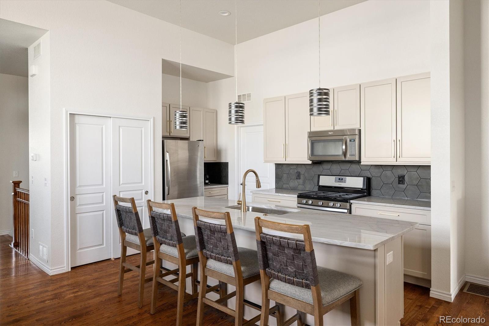 Photo of Listing #4229742