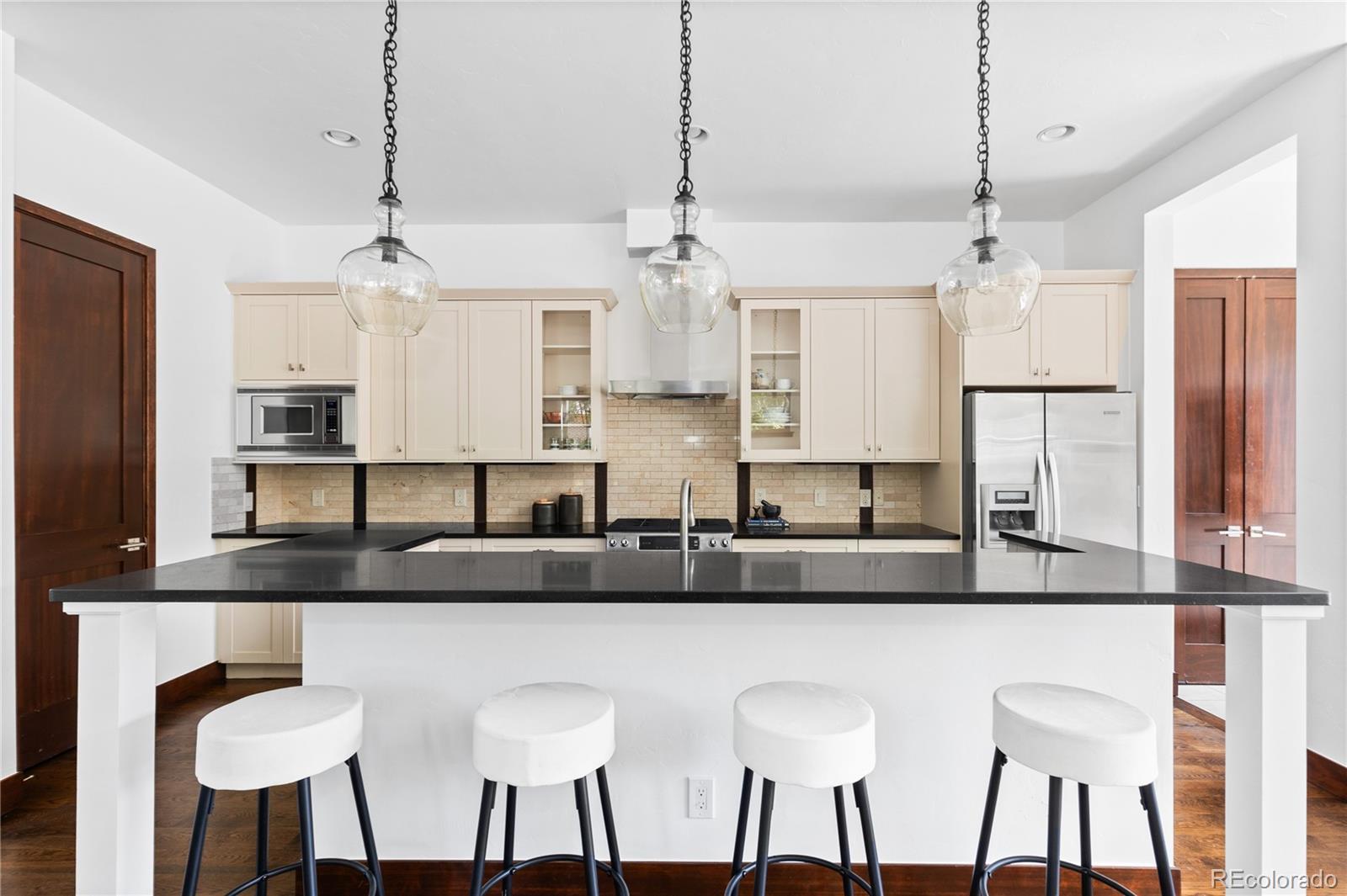 Photo of Listing #4300677